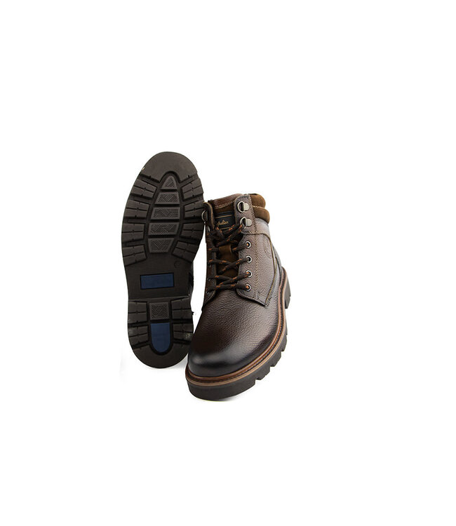 Australian Veterboot Mathew Brown