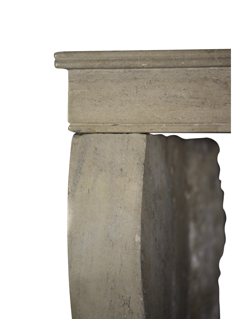 Kleine Antike Kamin Für Eklektisches Zeitlos Interieur