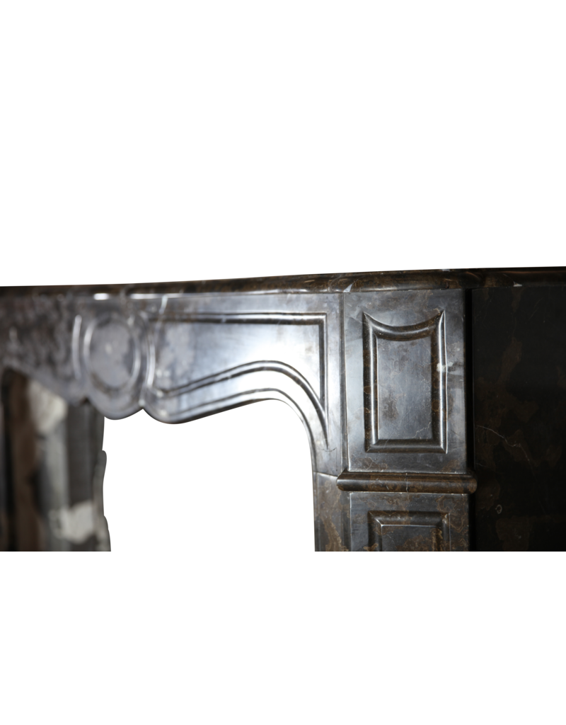 Maison Leon Van den Bogaert Klassische Pompadour-Kaminmaske im Campagnard-Stil