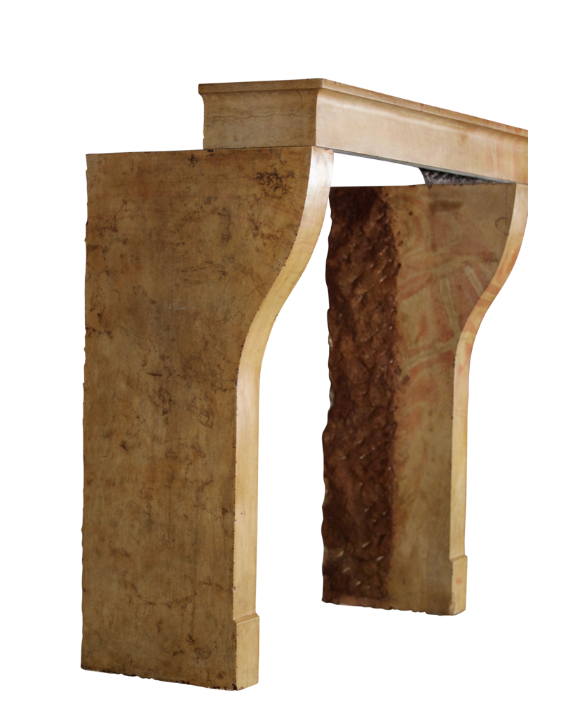 Maison Leon Van den Bogaert Kleine Kaminmaske aus Kalkstein für ein zeitlos modernes Interieurkonzept