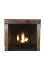 Maison Leon Van den Bogaert Kleine rustikale Kaminmaske aus Holz