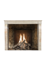 Maison Leon Van den Bogaert Kleiner antiker Kamin für ein eklektisches, zeitloses Interieur