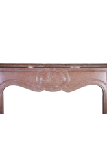Maison Leon Van den Bogaert Kleine französische Kaminmaske aus rotem Buxy-Stein