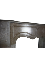 Maison Leon Van den Bogaert Kleine französische Kaminmaske aus braunem Buxy-Stein