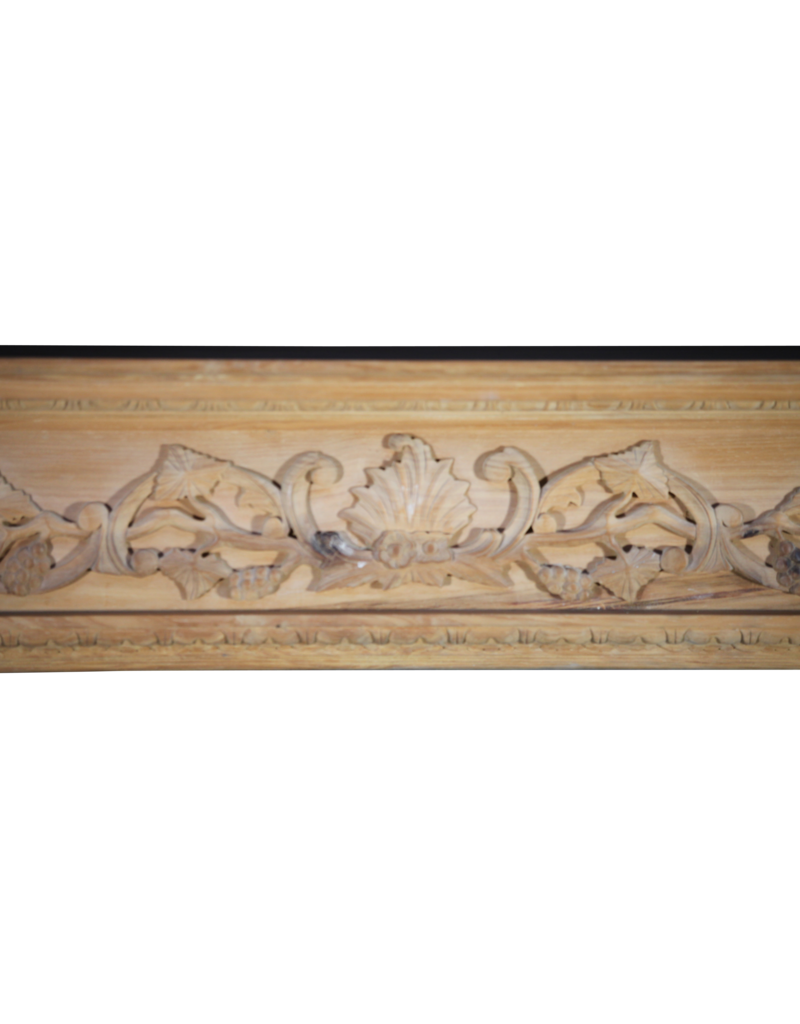 Maison Leon Van den Bogaert Klassiek Decoratieve Engelse Sierschouw In Grenen Hout