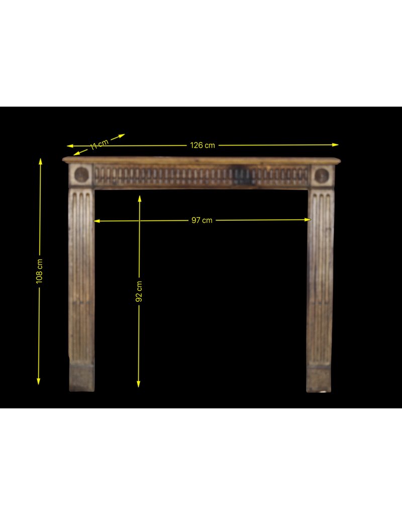 Maison Leon Van den Bogaert Kleine rustikale Kaminmaske aus Holz