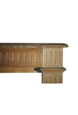Maison Leon Van den Bogaert Kleine Landhaus-Kaminverkleidung aus Holz