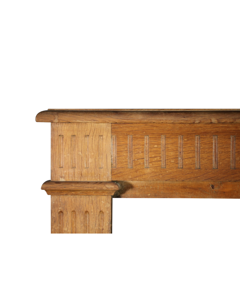 Maison Leon Van den Bogaert Kleine Landhaus-Kaminverkleidung aus Holz