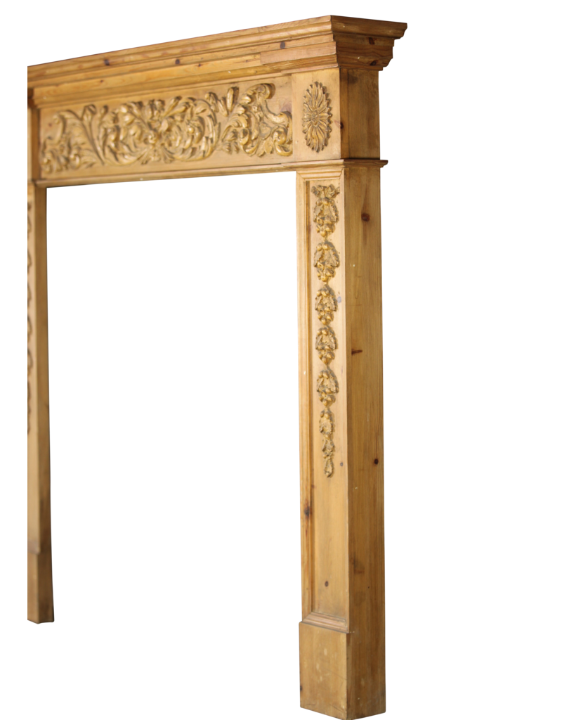 Maison Leon Van den Bogaert Feine englische Kaminmaske aus Kiefernholz