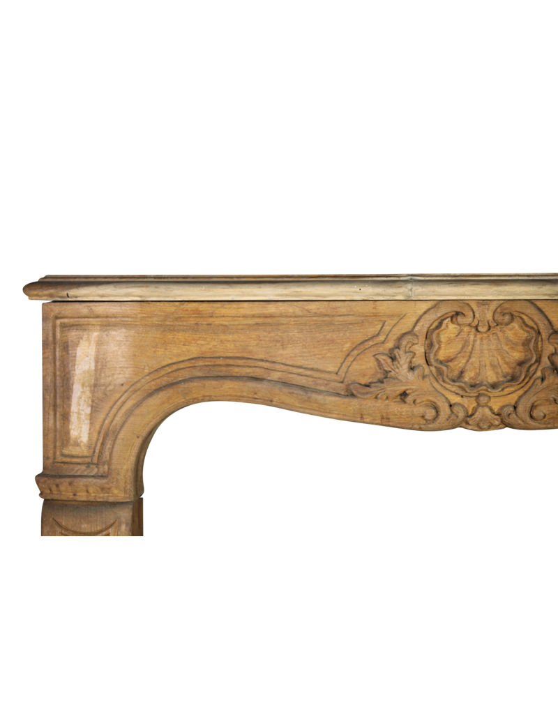 Maison Leon Van den Bogaert Kleine klassische Kaminmaske aus Eichenholz