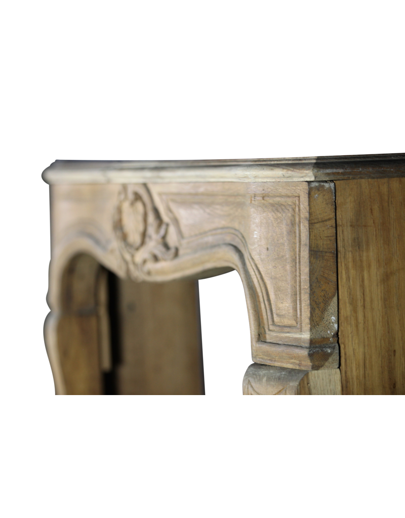 Maison Leon Van den Bogaert Kleine klassische Kaminmaske aus Eichenholz
