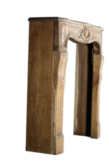 Maison Leon Van den Bogaert Kleine klassische Kaminmaske aus Eichenholz