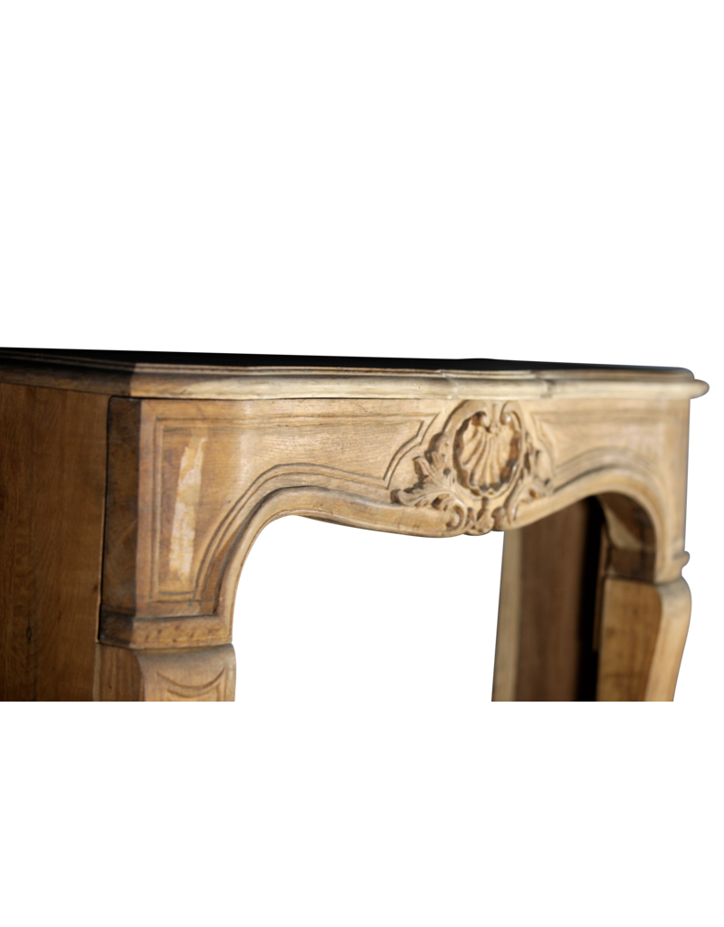 Maison Leon Van den Bogaert Kleine klassische Kaminmaske aus Eichenholz