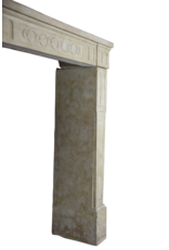 Maison Leon Van den Bogaert Elegante französische Kalkstein-Kaminmaske