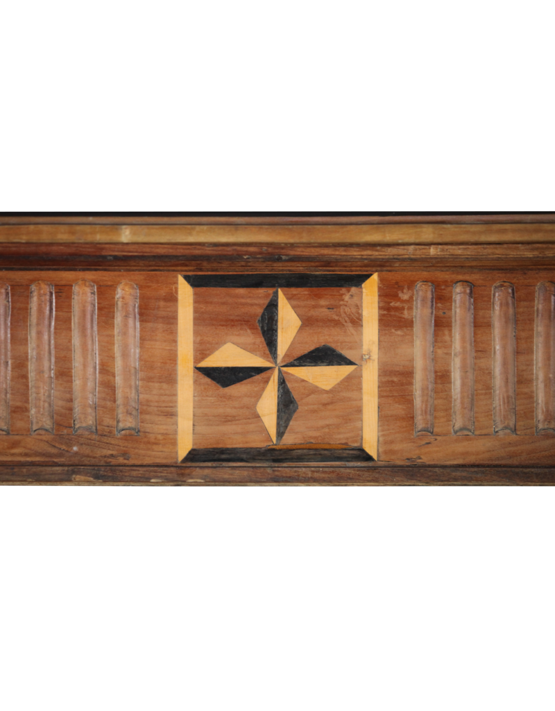 Maison Leon Van den Bogaert Antike rustikale Kaminverkleidung aus Holz