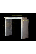 Maison Leon Van den Bogaert Kaminmaske aus zweifarbigem Kalkstein mit zeitlos rustikalem Charakter