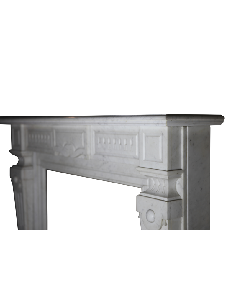 Maison Leon Van den Bogaert Antike Kaminmaske aus Carrara-Marmor
