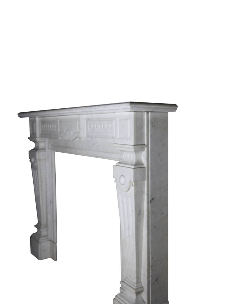 Maison Leon Van den Bogaert Antike Kaminmaske aus Carrara-Marmor