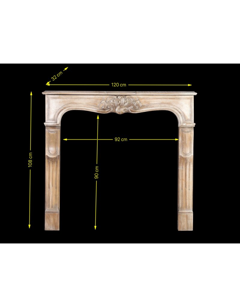 Cheminée De Style Régence Française Du 20Ème Siècle En Chêne