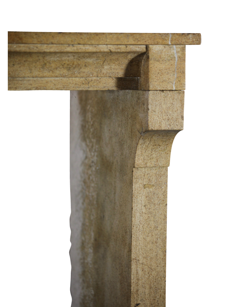 Maison Leon Van den Bogaert Cheminée Décorative Ancienne En Pierre Calcaire Française De Couleur Miel