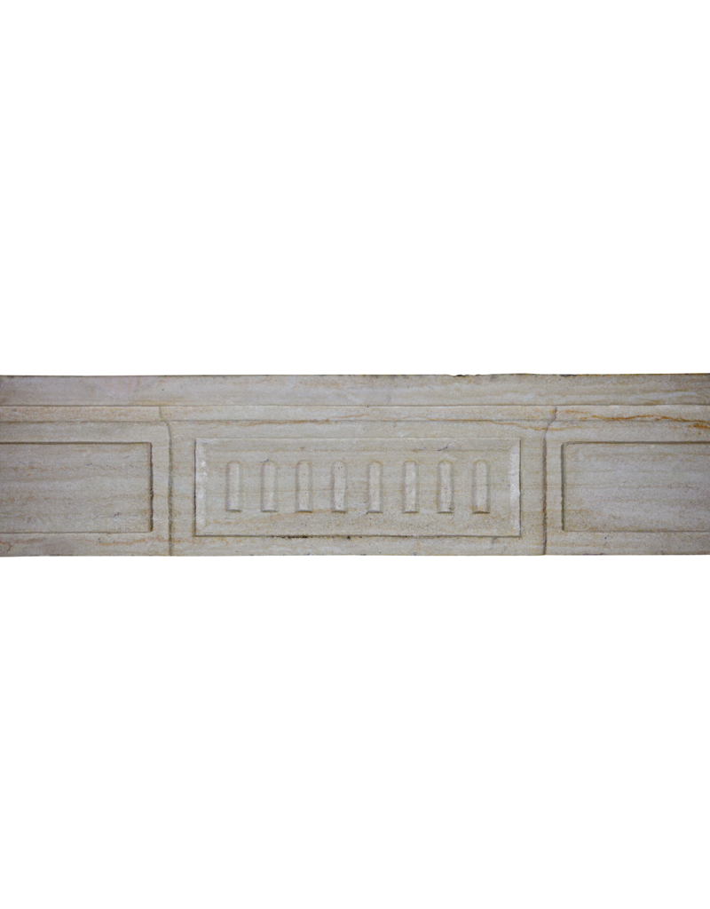 Maison Leon Van den Bogaert Feiner französischer Kalksteinkamin aus dem 18. Jahrhundert