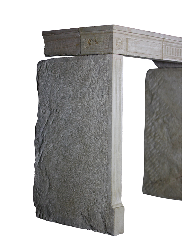 18. Jahrhundert Feine Französisch Kamin Im Kalkstein