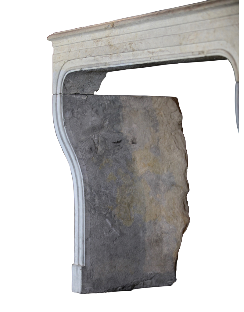 Maison Leon Van den Bogaert Kaminmaske aus zweifarbigem Stein aus der Louis-XIV-Zeit