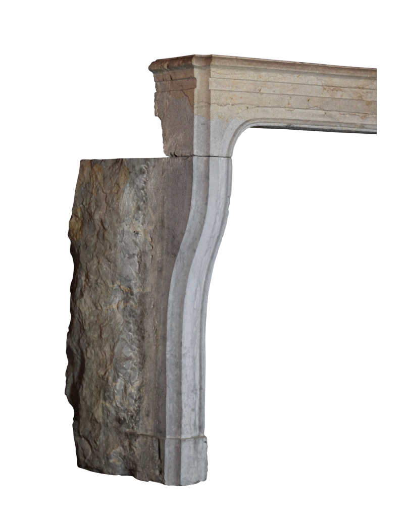 Maison Leon Van den Bogaert Kaminmaske aus zweifarbigem Stein aus der Louis-XIV-Zeit