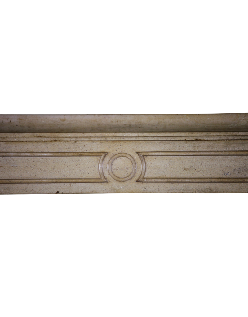 Maison Leon Van den Bogaert Französische Vintage-Kaminmaske aus honigfarbenem Kalkstein