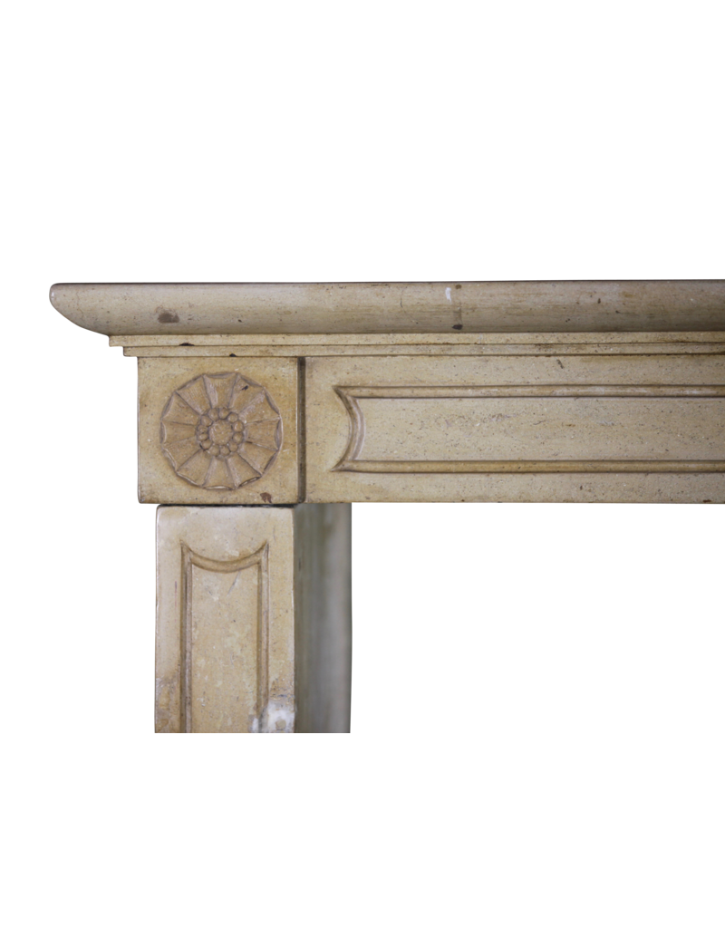 Maison Leon Van den Bogaert Französische Vintage-Kaminmaske aus honigfarbenem Kalkstein