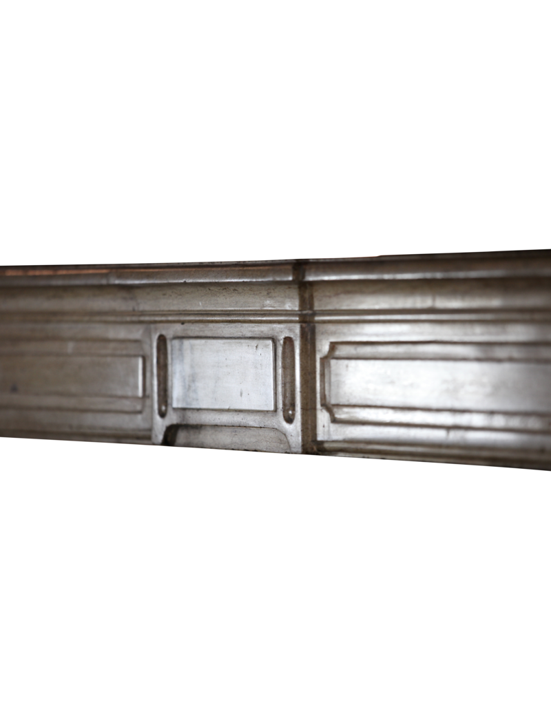 Maison Leon Van den Bogaert Klassische französische Kaminmaske aus Kalkstein