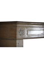 Maison Leon Van den Bogaert Klassische französische Kaminmaske aus Kalkstein