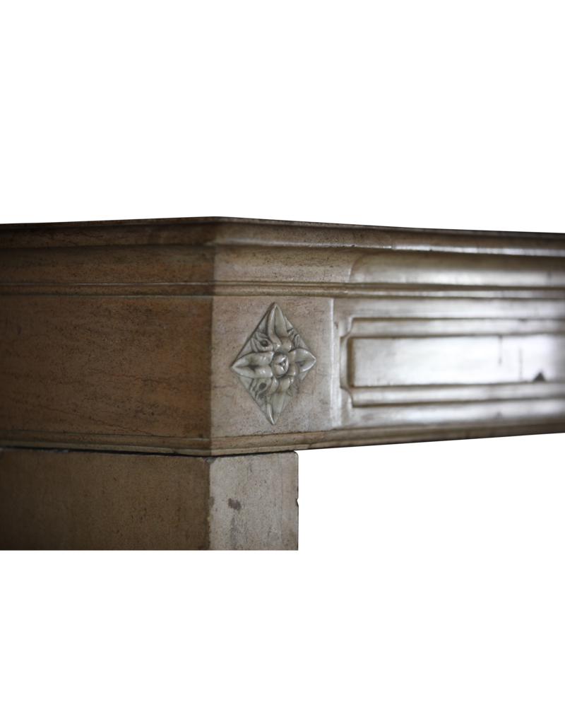 Maison Leon Van den Bogaert Klassische französische Kaminmaske aus Kalkstein