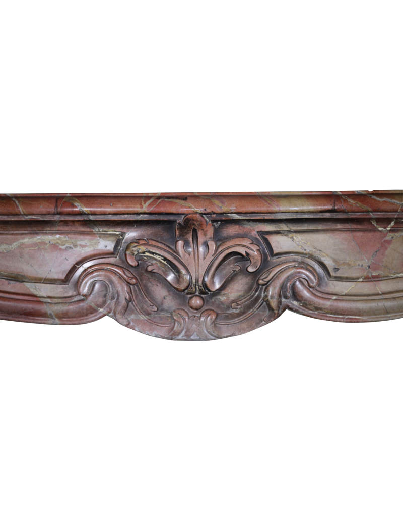 Maison Leon Van den Bogaert Elegante französische Kaminumrandung aus Marmor