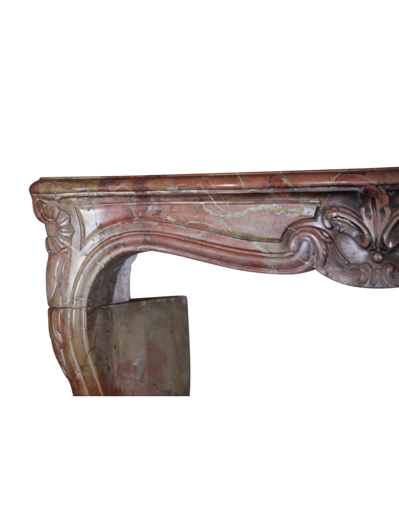 Maison Leon Van den Bogaert Elegante französische Kaminumrandung aus Marmor