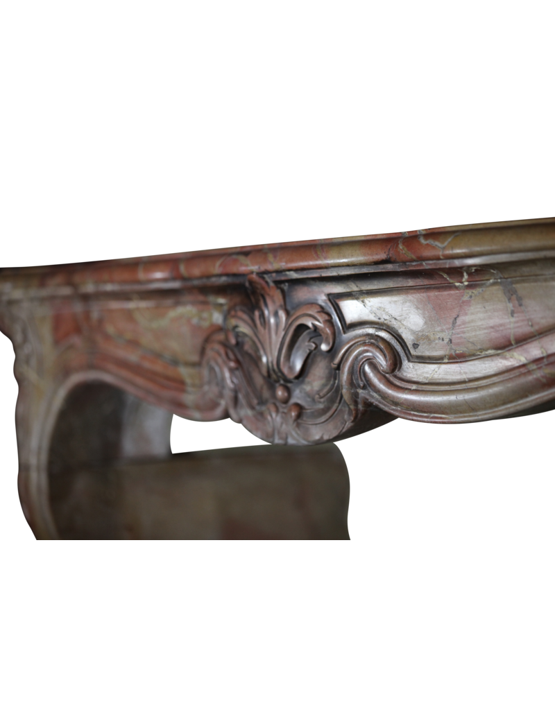 Maison Leon Van den Bogaert Elegante französische Kaminumrandung aus Marmor
