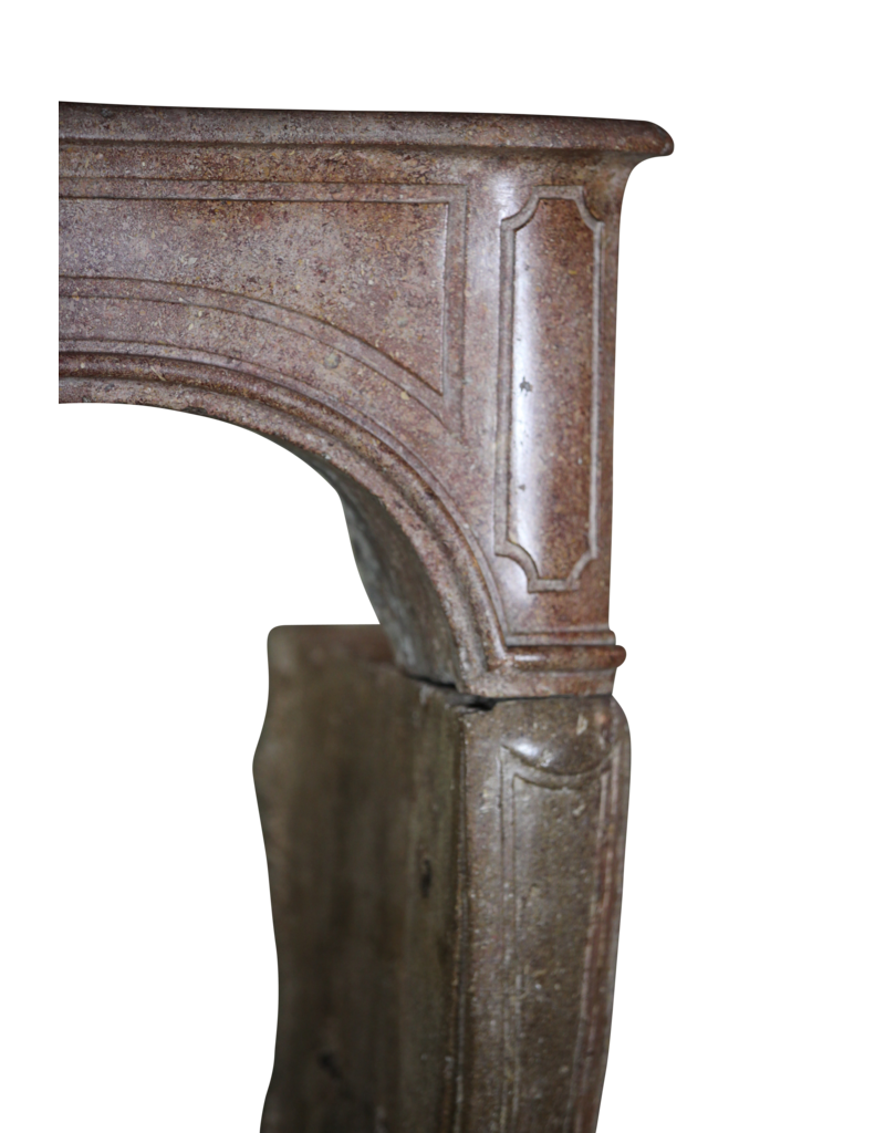 Maison Leon Van den Bogaert Elegante französische Kaminumrandung im Landhausstil