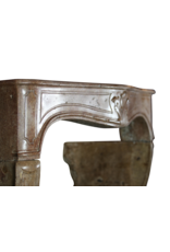 Maison Leon Van den Bogaert Elegante französische Kaminumrandung im Landhausstil