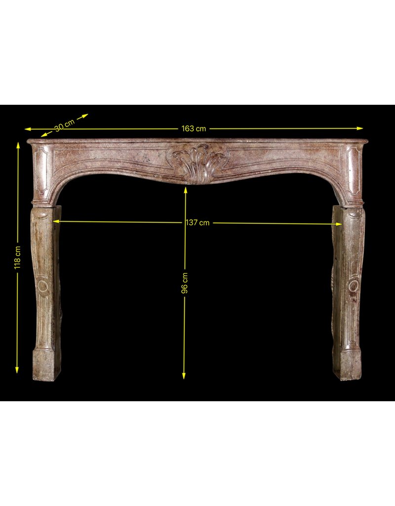 Maison Leon Van den Bogaert Elegante französische Kaminumrandung im Landhausstil