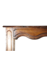Maison Leon Van den Bogaert Rustikale französische Kaminumrandung aus Eichenholz