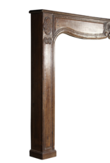 Maison Leon Van den Bogaert Rustikale französische Kaminverkleidung aus Eichenholz