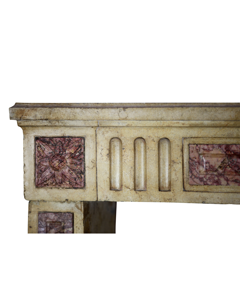 Maison Leon Van den Bogaert Klassische französische Kaminverkleidung aus zweifarbigem Kalkstein und Marmor