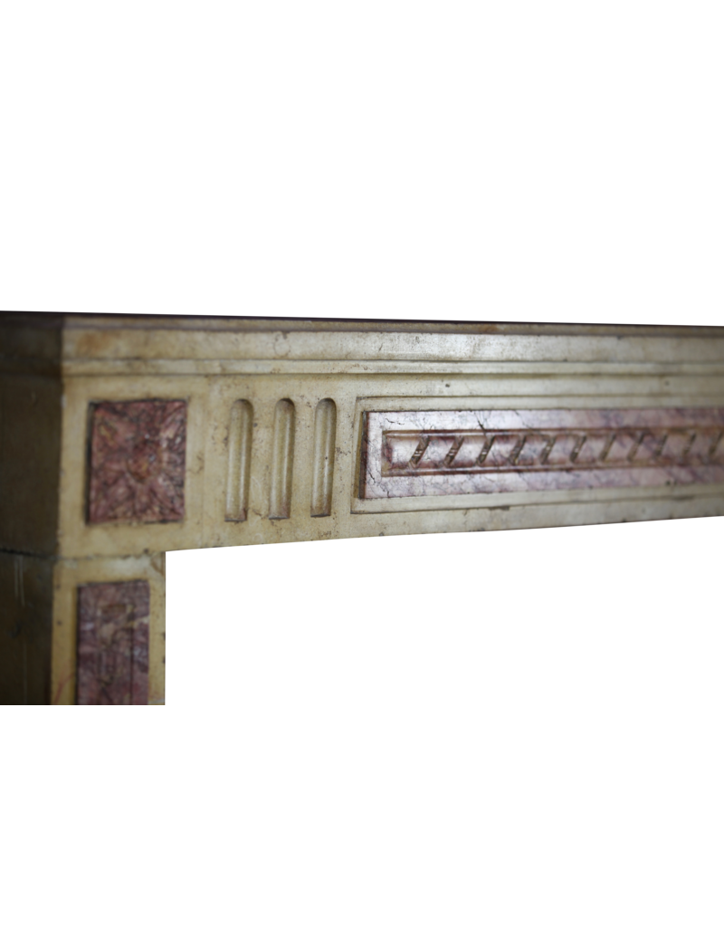 Maison Leon Van den Bogaert Klassische französische Kaminverkleidung aus zweifarbigem Kalkstein und Marmor