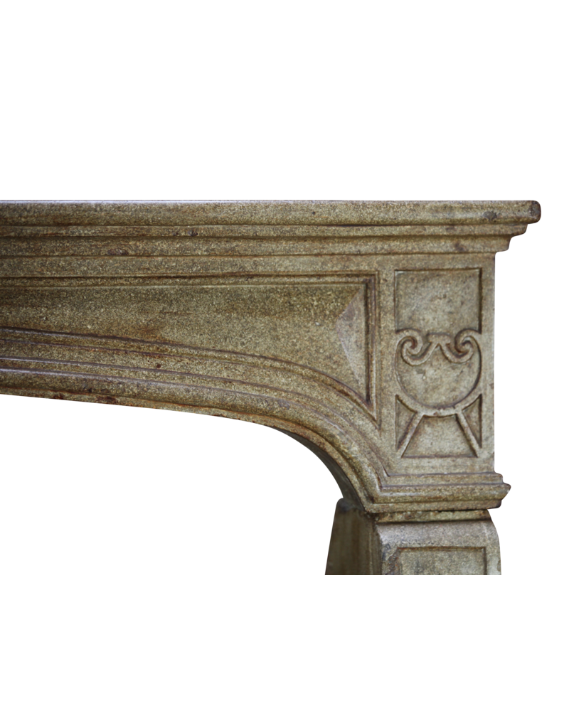 Maison Leon Van den Bogaert Große französische Vintage-Kaminumrandung
