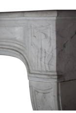 Maison Leon Van den Bogaert Antike französische Kaminumrandung aus weißem Carrara-Marmor