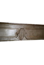 Maison Leon Van den Bogaert Elegante antike französische Kaminumrandung aus Stein
