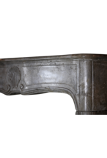 Maison Leon Van den Bogaert Feine klassische Kaminumrandung aus zweifarbigem Stein
