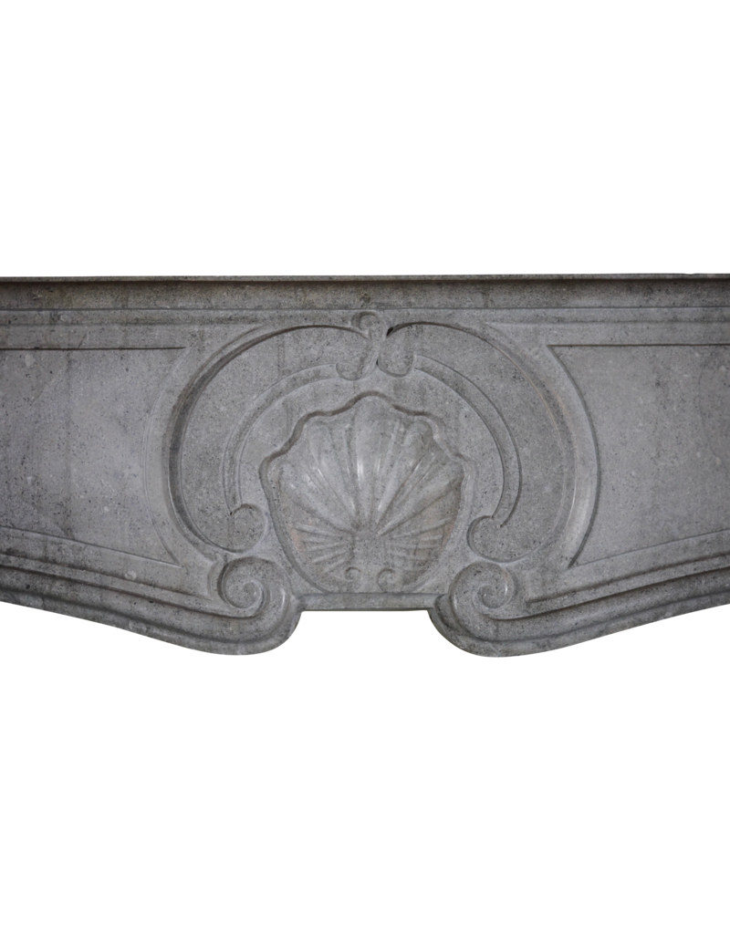 Maison Leon Van den Bogaert Große französische Vintage-Kaminumrandung