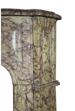 Maison Leon Van den Bogaert Farbenprächtiger klassischer Pompadour-Kamin aus Marmor