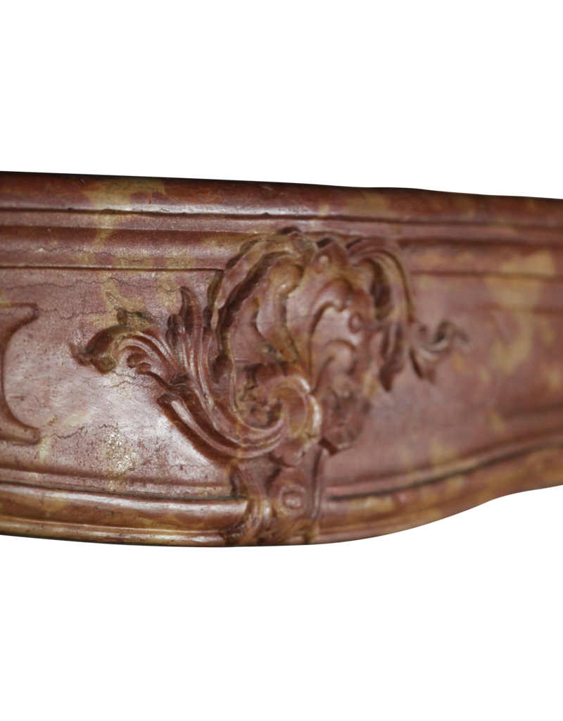 Maison Leon Van den Bogaert Klassische zweifarbige französische Vintage-Kaminumrandung aus dem 18. Jahrhundert